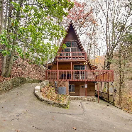 Gatlinburg A-Frame Home With Hot Tub Near Parkway